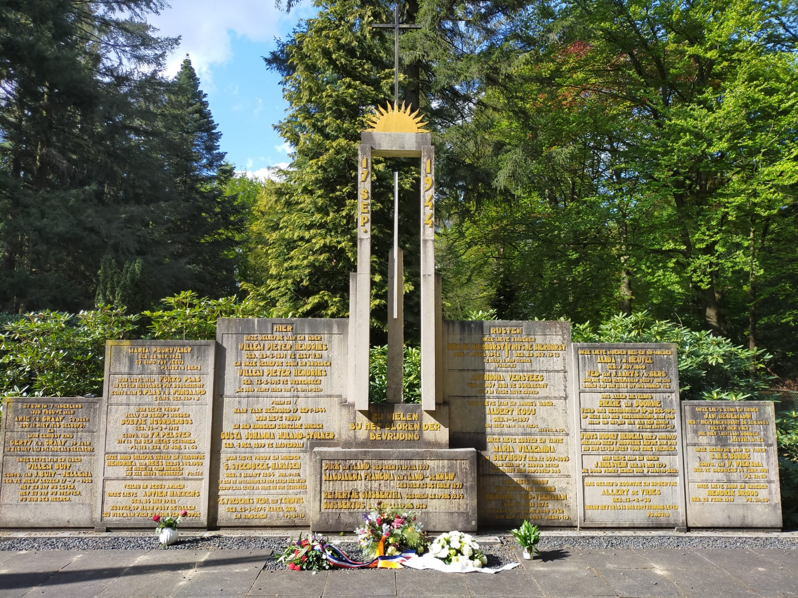 Monument omgekomen inwoners Wolfheze