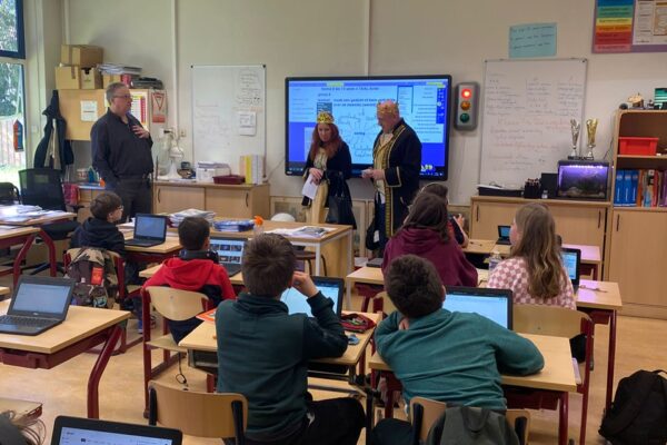 Presentatie Ochtendprogramma op de Beatrixschool door de Koning en Koningin